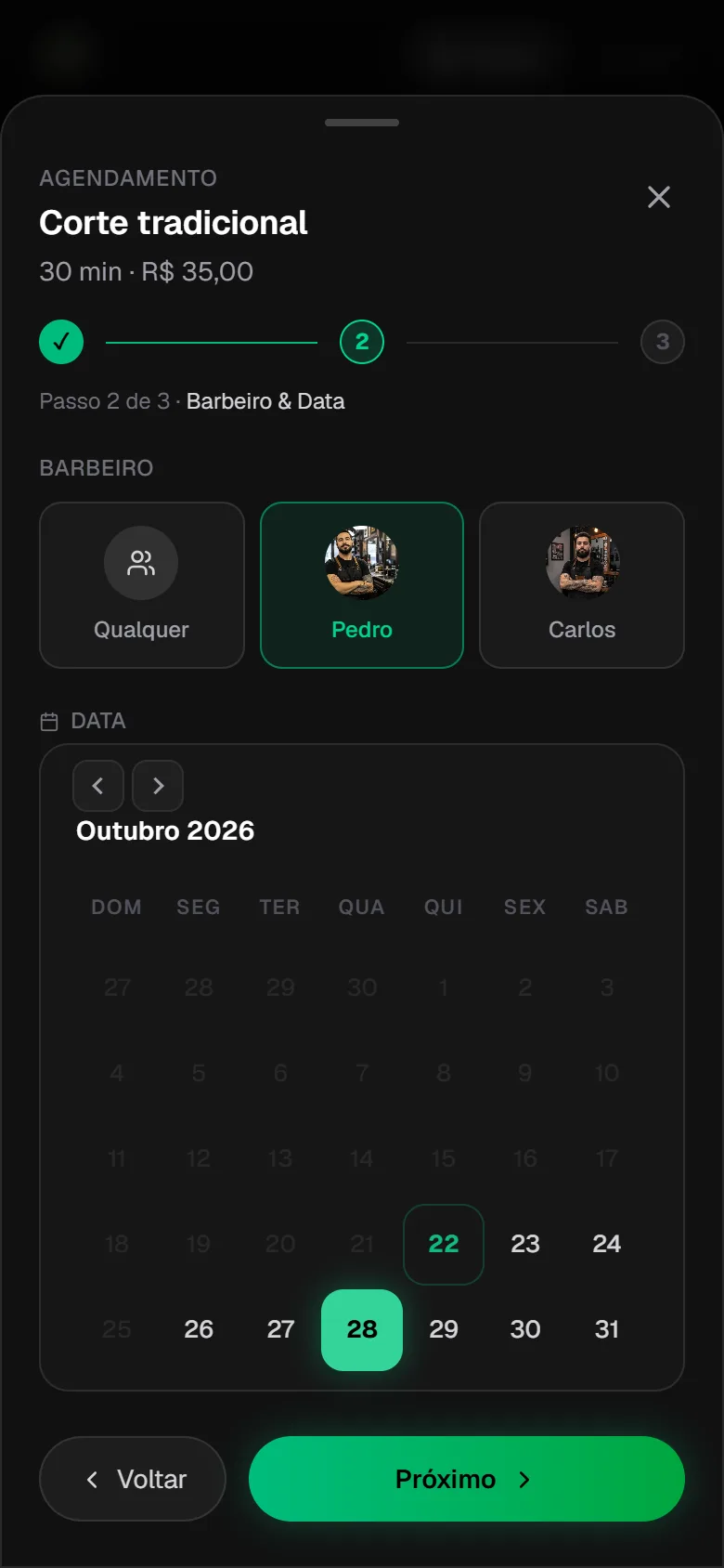 Cliente escolhendo barbeiro e data no agendamento online